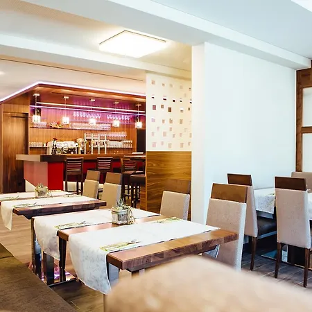 Garni Noval Hotel 3*
